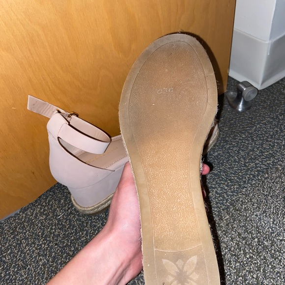 BCBGeneration wedge sandals. Only worn once! - Picture 6 of 6